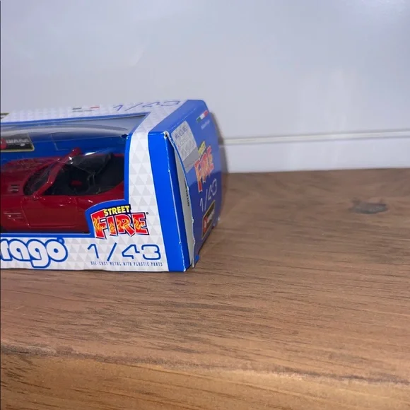 Bburago Street Fire 1/43 Red Mercedes Convertible Die-Cast Toy Car - Picture 12 of 13